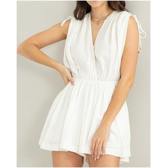 New ~ HYFVE  ~ Stunning! Ruched Surplice Romper Size L - Picture 1 of 6
